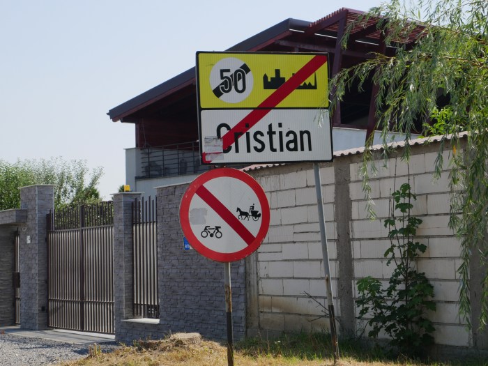 Roumanie, Panneau de signalisation