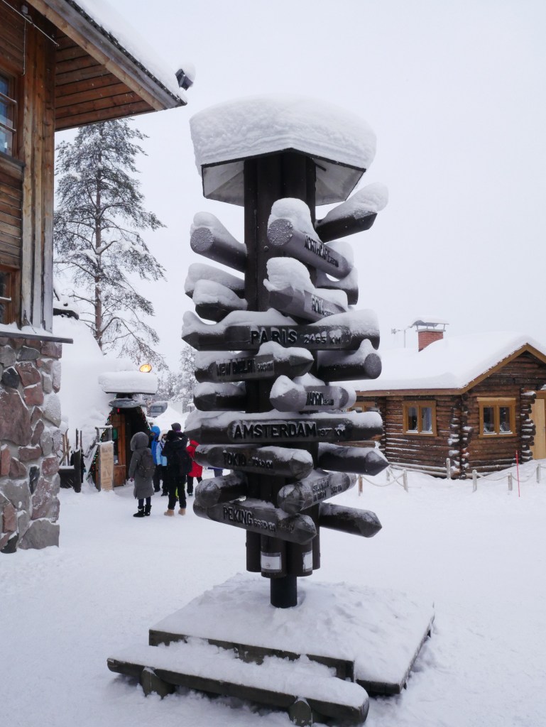 Laponie - Village du Père Noël - Panneau directionnel international