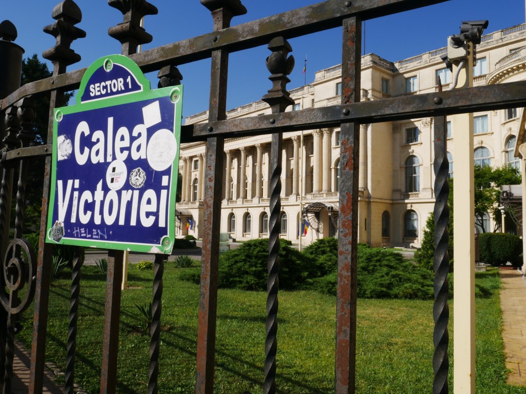 Bucarest - Calea Victorei et musée d'arts