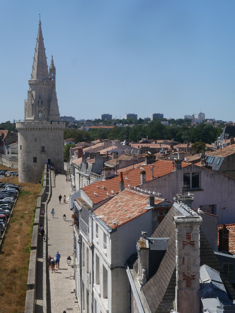 Vue sur la Tour de la Lanterne depuis celle de la Chaine