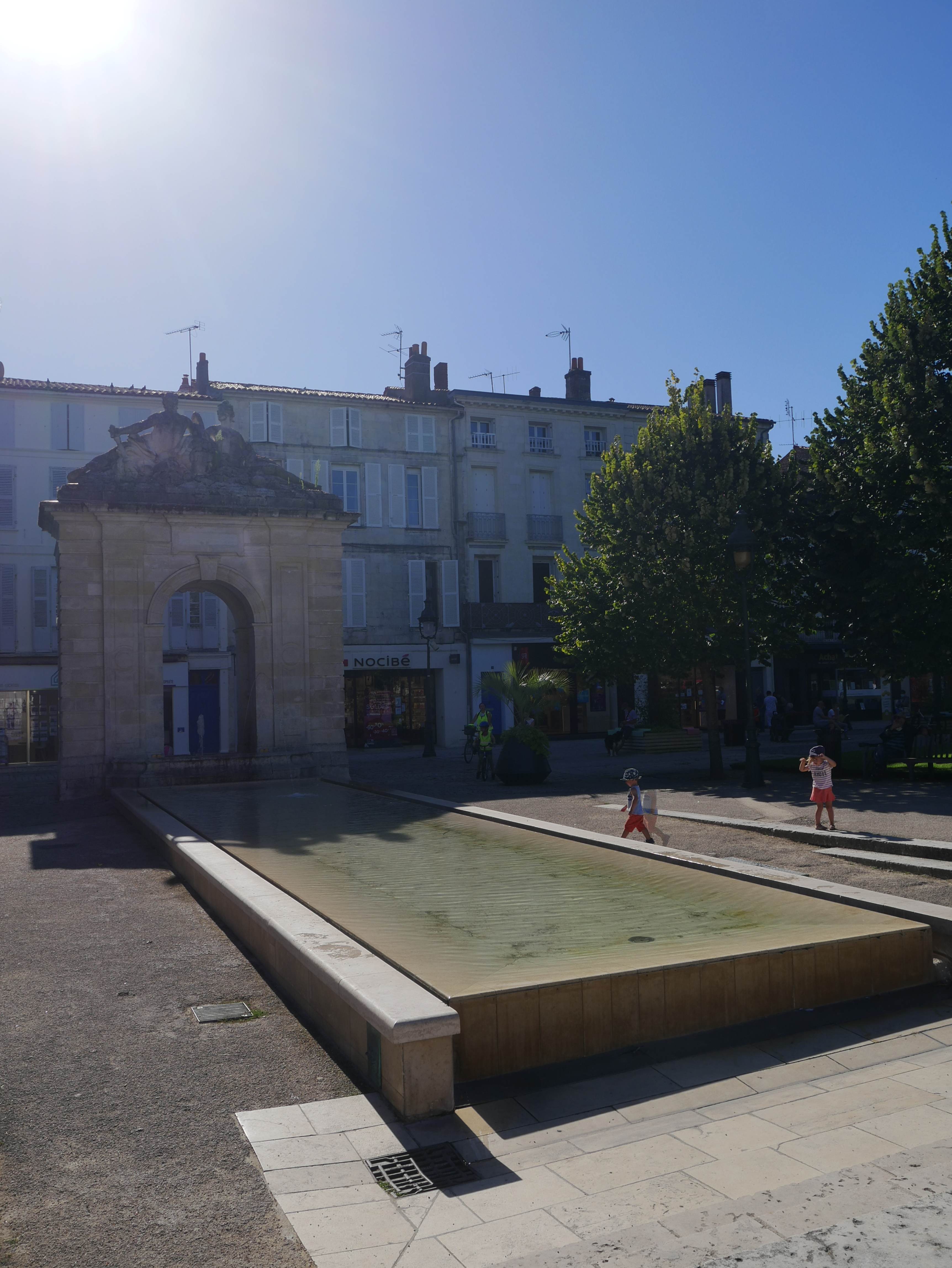 La fontaine de la Place Colbert