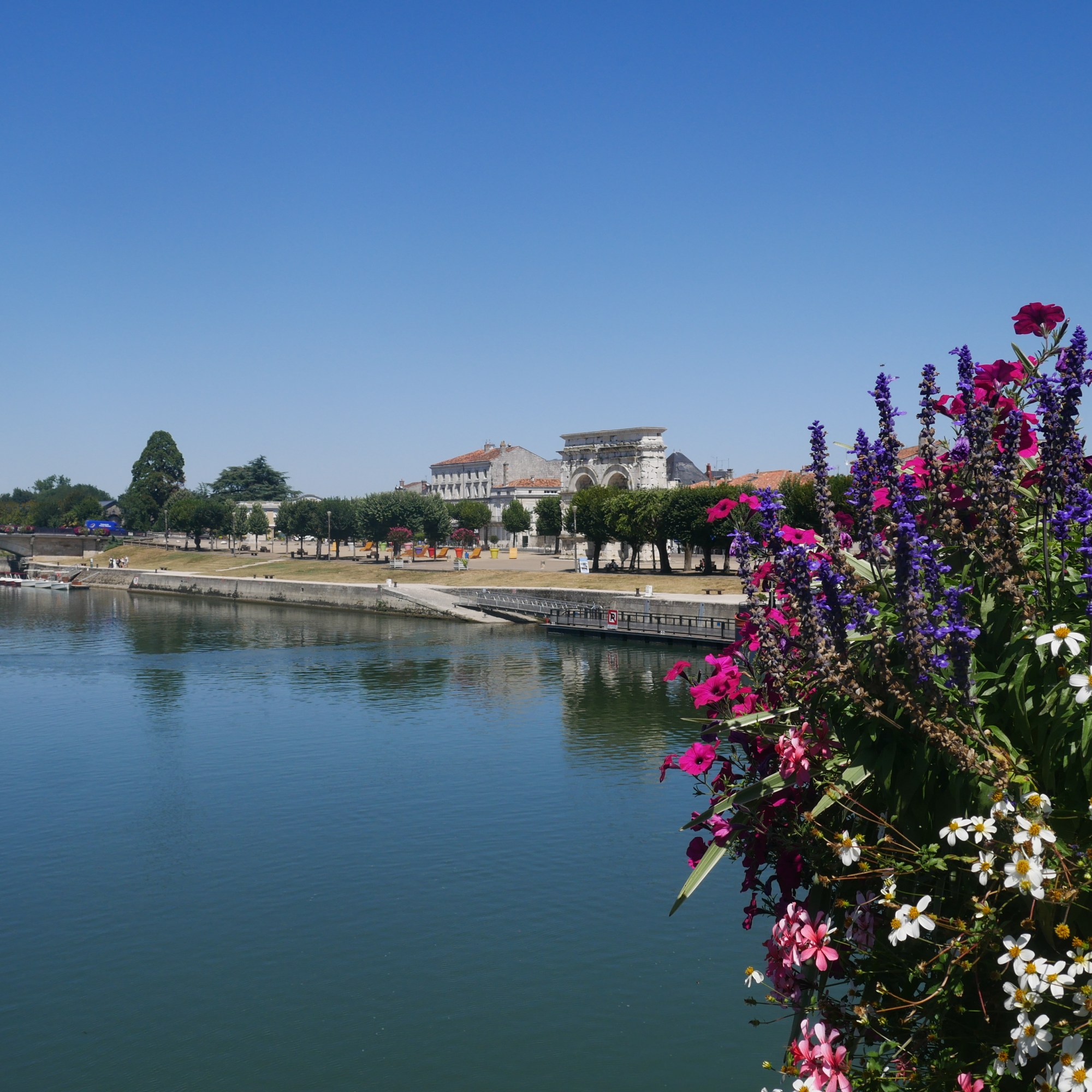 Saintes et l'arc de Germanicus
