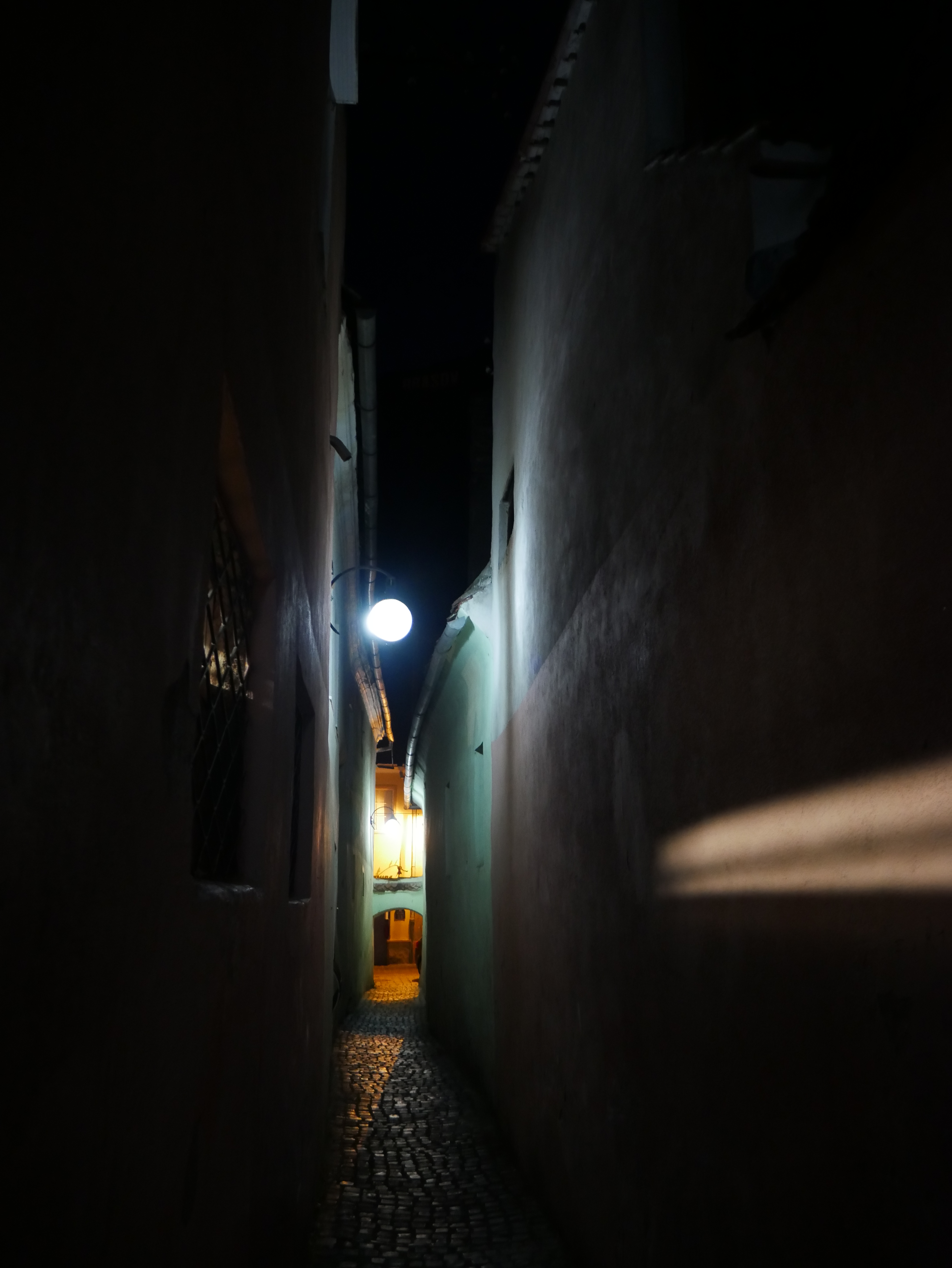 La rue est de + en + étroite !